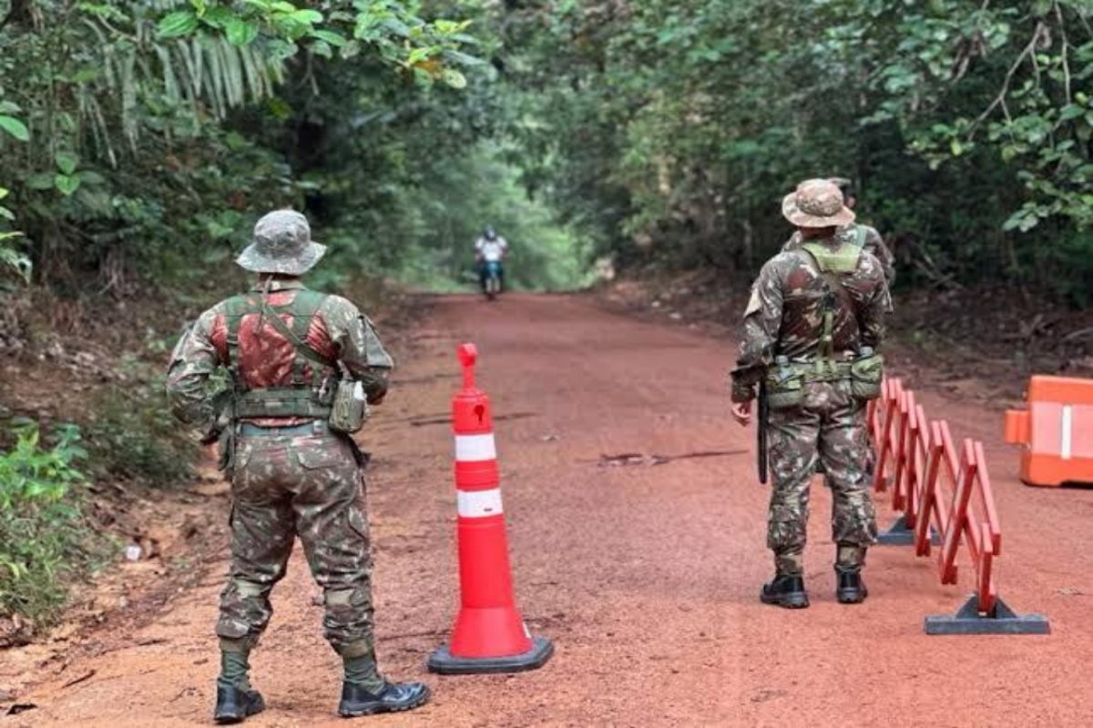 Exército Brasileiro intensifica megaoperação conjunta das forças para combater organizações ilícitas nas fronteiras da Amazônia devido ao agravamento da crise em Rondônia