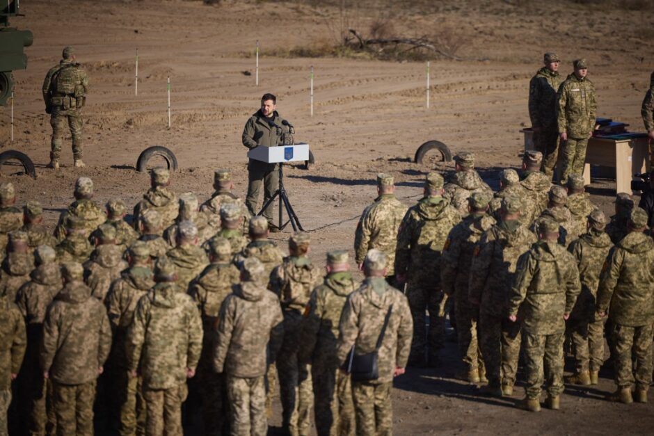 Zelensky declara que Ucrânia já possui o maior exército da Europa: a realidade por trás dos números