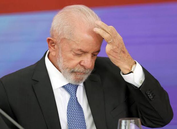 O sigilo de 100 anos: Lula eleva gastos e mantém sigilo de 100 anos em cartões corporativos mesmo após promessa de revogá-los; “o povo deve ver o que estão escondendo” ficou só no discurso