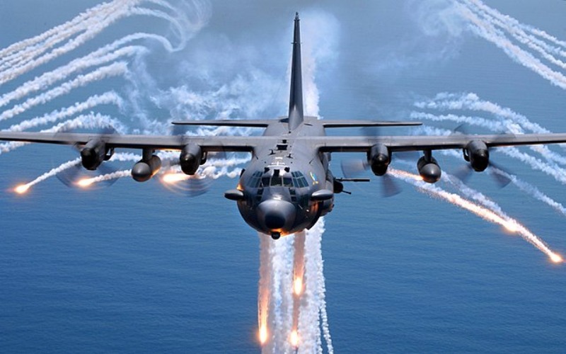 O lendário C-130 Hércules alcançou 7 décadas revolucionando a história da aviação, com mais de 1 milhão de horas de voo, exibindo elegância e domínio em missões logísticas