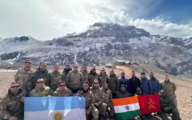 Exército da Argentina se une às Forças Armadas da Índia e da França para enfrentar o Aconcágua em uma expedição de patrulha histórica e desafiadora, a quase 7 mil metros acima do nível do mar