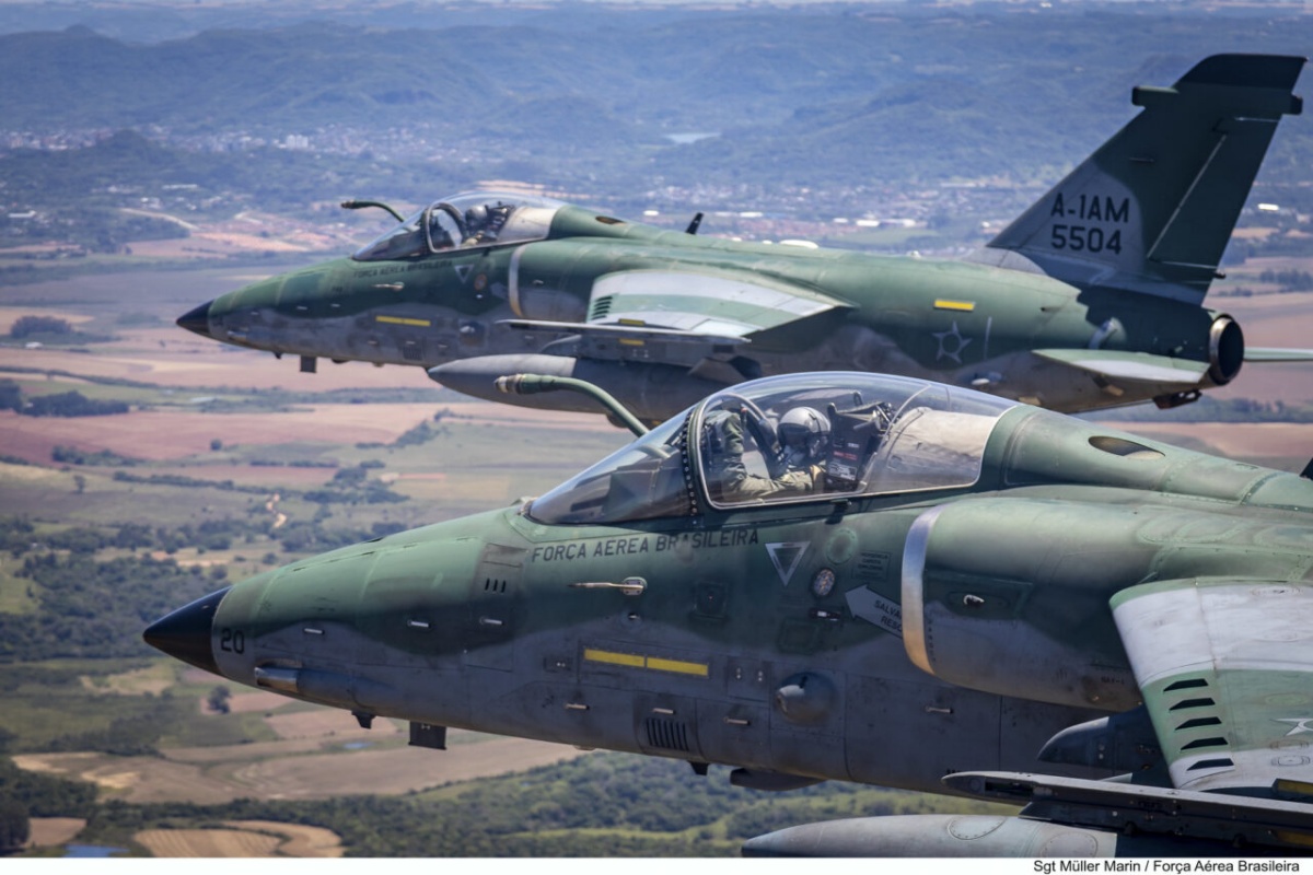 FAB em alerta! Em resposta ao interceptar às 412 aeronaves de 2024, o COMAE mantém suas aeronaves em prontidão permanente, garantindo uma defesa nacional imbatível e pronta para agir a qualquer momento