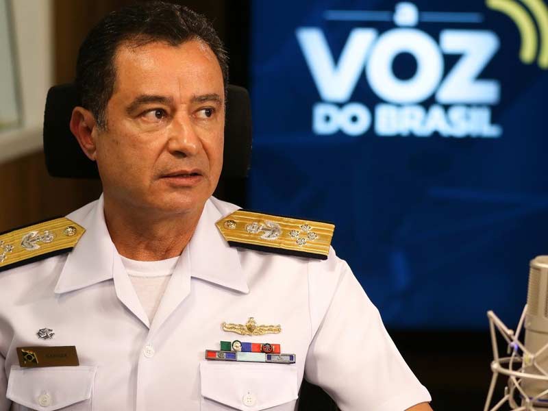 “Privilégios!? Vem pra Marinha”: jornal revela situações complicadas sobre o ex-comandante da Marinha