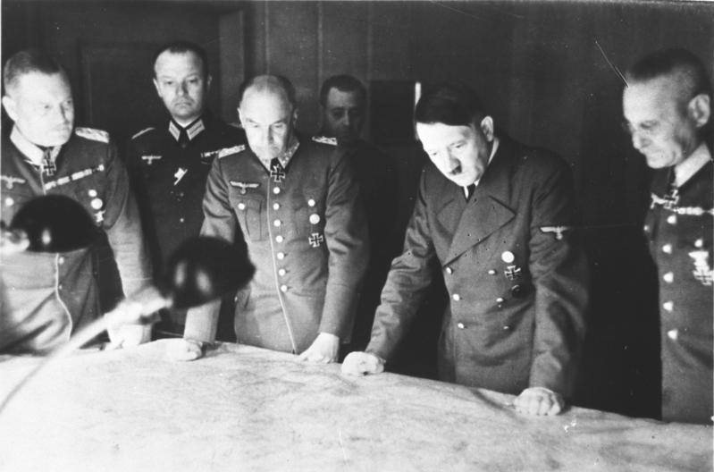 Em 1940, um general francês ignorou repetidamente os relatórios sobre a invasão da Alemanha pelas Ardenas; história da Segunda Guerra Mundial