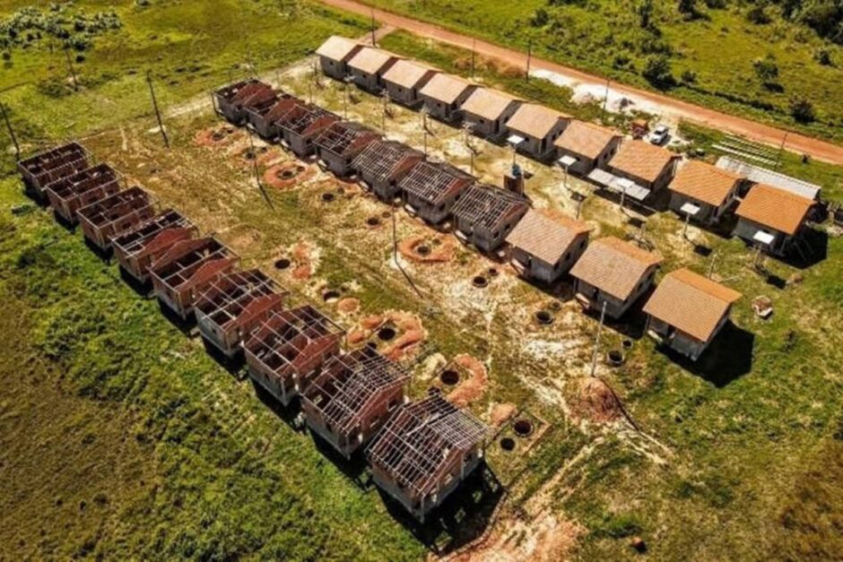 Programa militar das Forças Armadas nas fronteiras é desviado para um festival de obras e máquinas, se transformando em um jogo político de emendas parlamentares