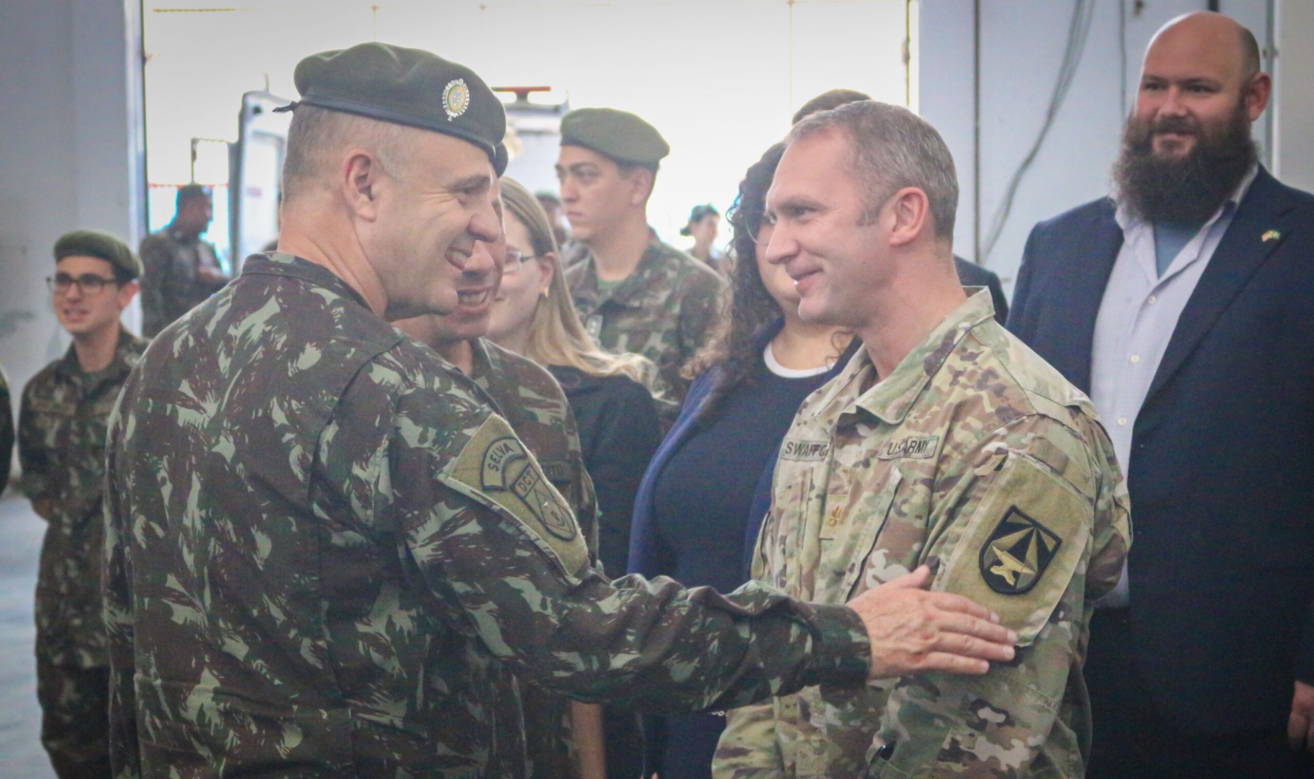 Exército Brasileiro e EUA se reúnem para discutir Parceria Tecnológica: Projeto Bilateral seria avanço ou dependência tecnológica?