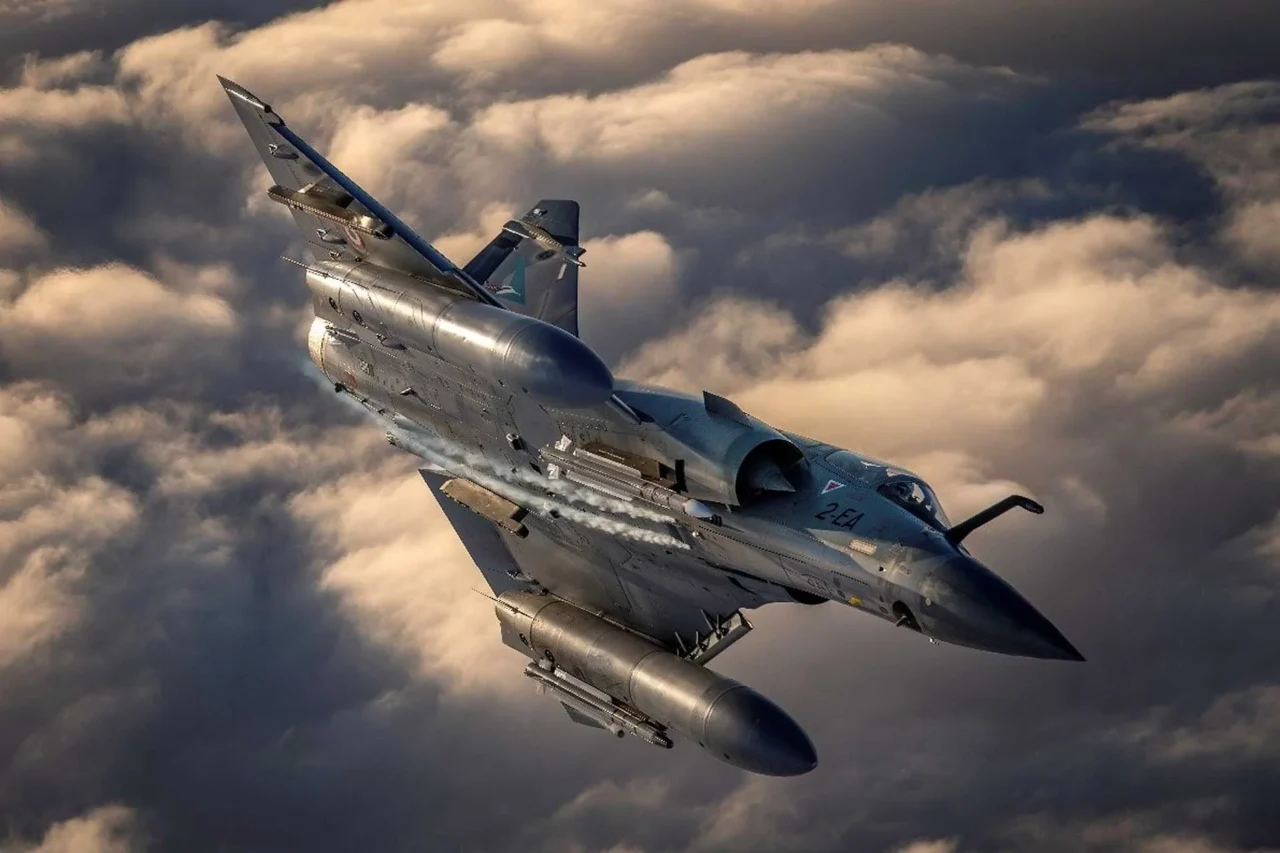 China revela míssil ar-ar hipersônico secreto capaz de abater bombardeiro furtivo B-21 dos EUA a mais de 1.000 km, revolucionando a guerra aérea e desafiando defesas globais