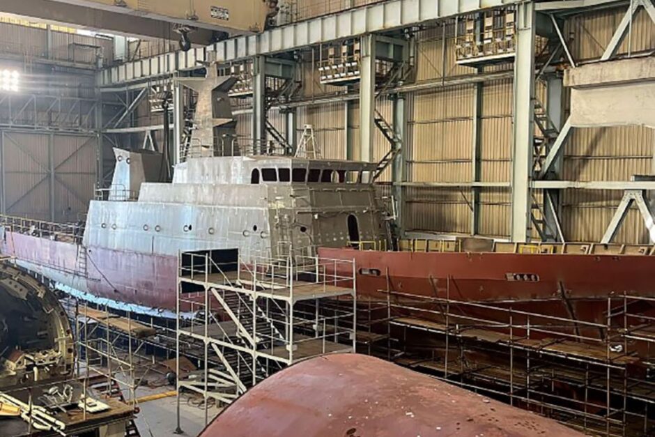 O novo contrato de R$ 7,6 milhões firmado pela Marinha do Brasil assegura a conclusão do navio-patrulha Mangaratiba, essencial para o patrulhamento das águas territoriais