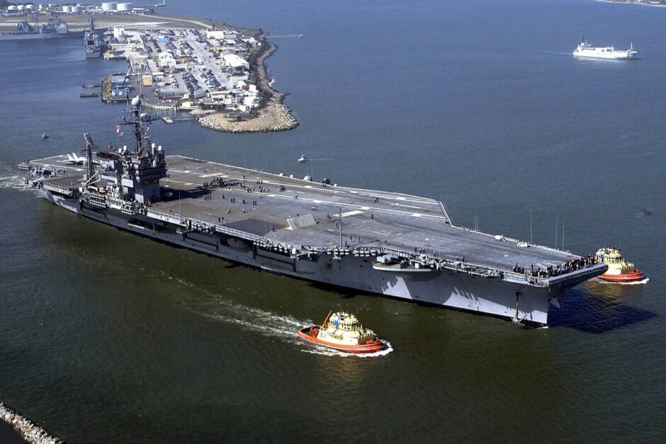 De US$ 300 milhões a 1 centavo! Porta-aviões USS John F. Kennedy, gigante naval de 87 mil toneladas e 305 metros, termina vendido por valor simbólico rumo ao seu último destino