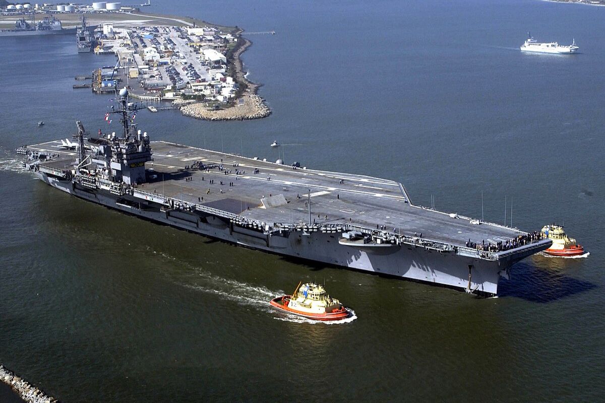De US$ 300 milhões a 1 centavo! Porta-aviões USS John F. Kennedy, gigante naval de 87 mil toneladas e 305 metros, termina vendido por valor simbólico rumo ao seu último destino