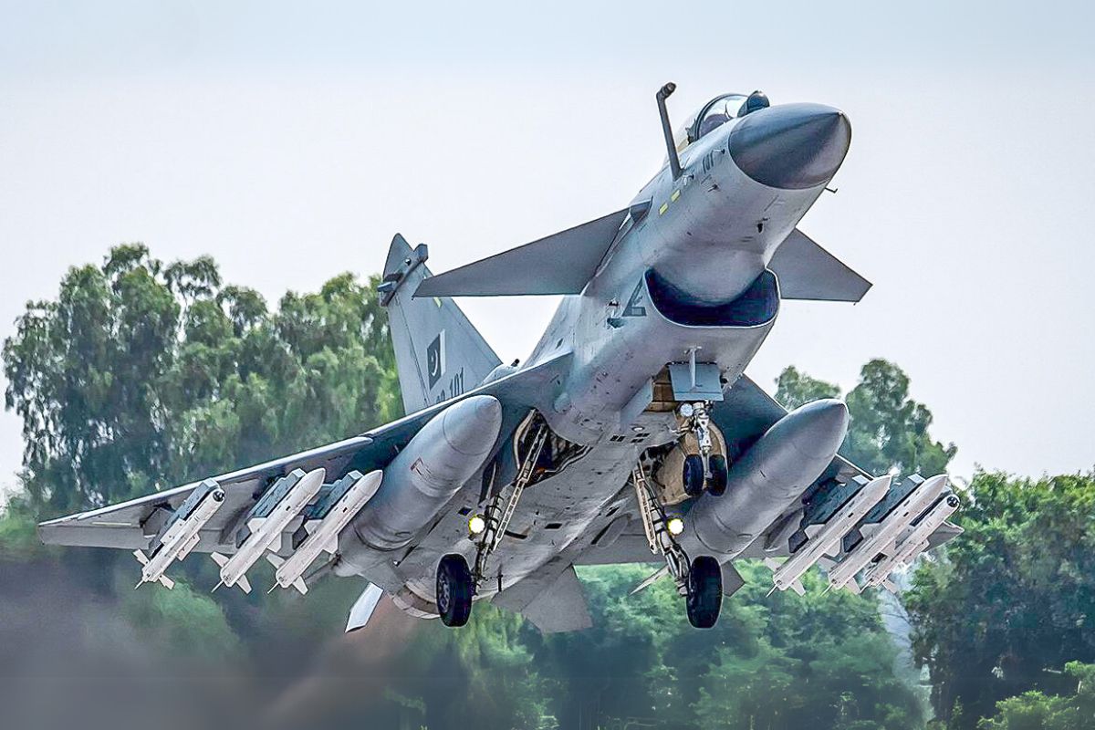 Polêmica! A Força Aérea Brasileira rejeita os poderosos caças chineses J-10C! Entenda os bastidores dessa decisão e como ela impacta a segurança e o poder militar do Brasil!