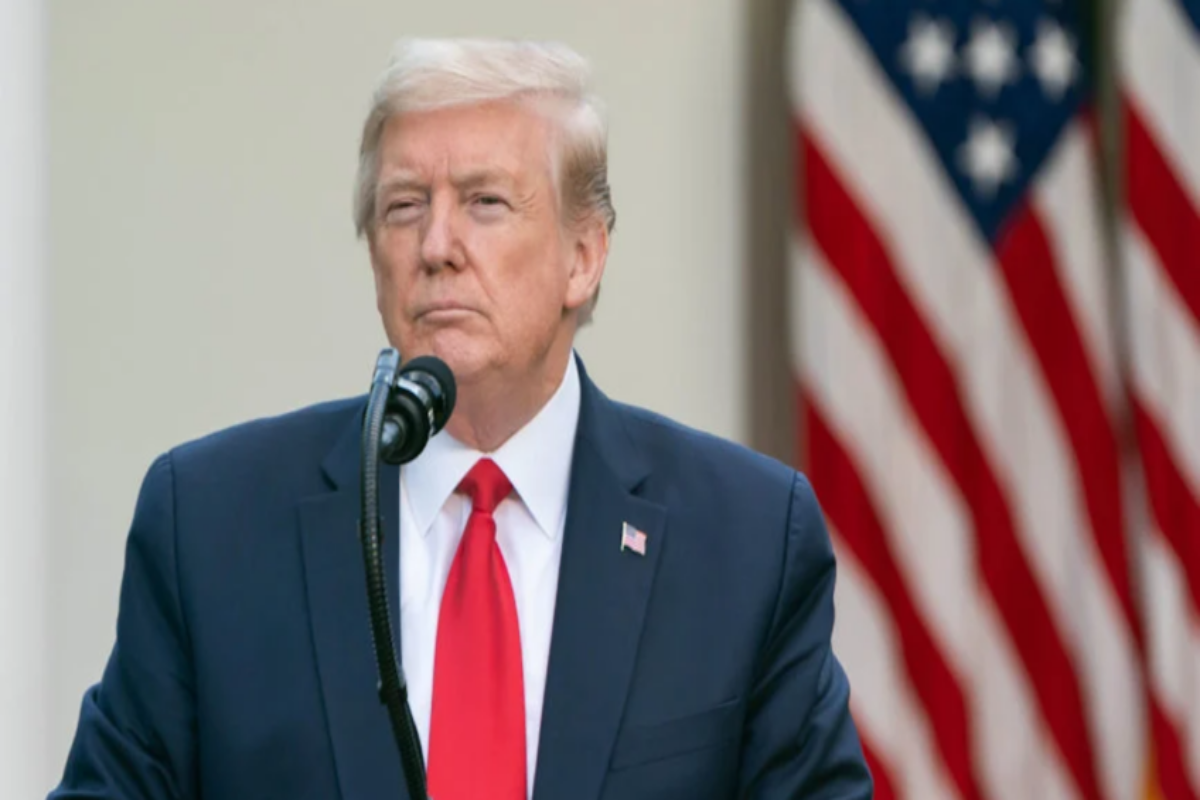 Forças Armadas dos EUA viram manchete mundial: Donald Trump assina decreto de reintegração e revoga a vacinação obrigatória para os militares