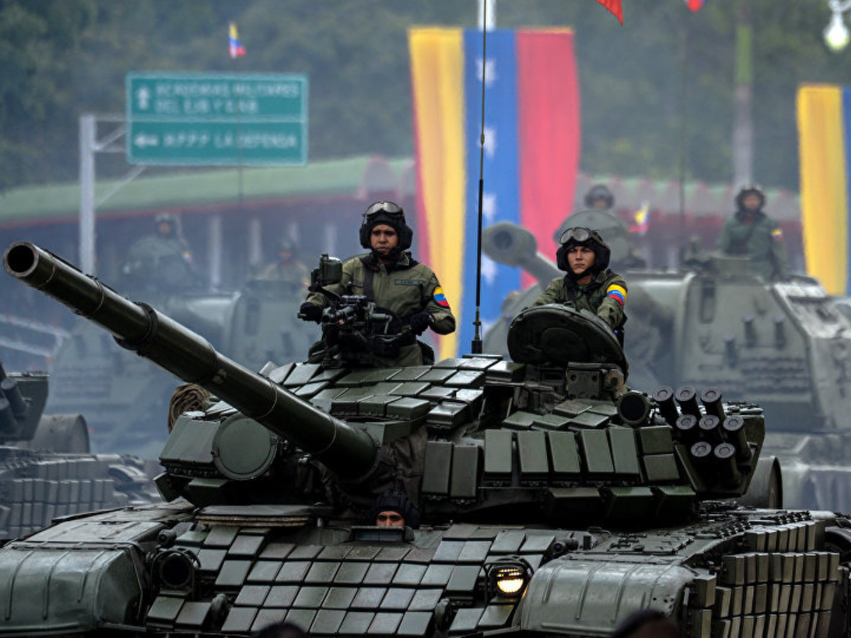 Exército venezuelano mobiliza 150 mil militares, 159 navios e 250 tanques em exercícios de grande escala; Brasil planeja resposta em Roraima