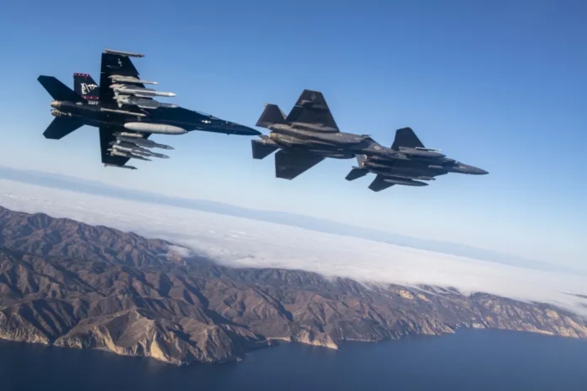 Demonstração explosiva de poder aéreo: F-35 britânicos confrontaram os F-35 dos EUA em uma eletrizante batalha simulada, enquanto os aliados da OTAN buscam romper os limites da guerra moderna