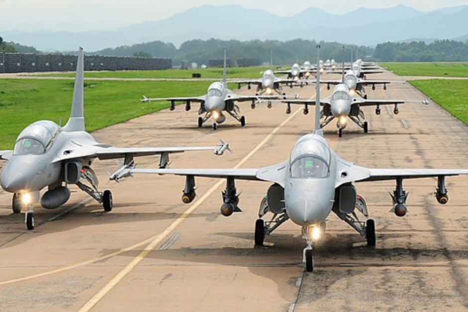 Força Aérea Filipina investe 40 bilhões, dobra a frota de FA-50 e aposta na modernização militar como parte de uma visão estratégica para fortalecer as Forças Armadas, incluindo aeronaves, mísseis e defesa aérea