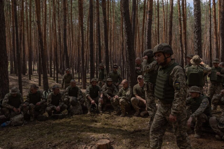 Forças Militares terrestres da Ucrânia enfrentam colapso na 155ª brigada com 1.700 deserções e má gestão: projeto treinado pela França expõe falhas graves na liderança militar