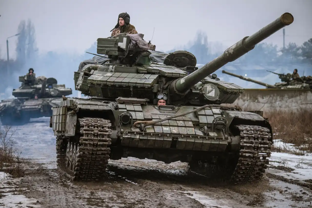 Esposas dos soldados Russos exibem luxo com salários milionários e bônus generosos enquanto guerra na Ucrânia transforma militares e suas famílias em nova elite social