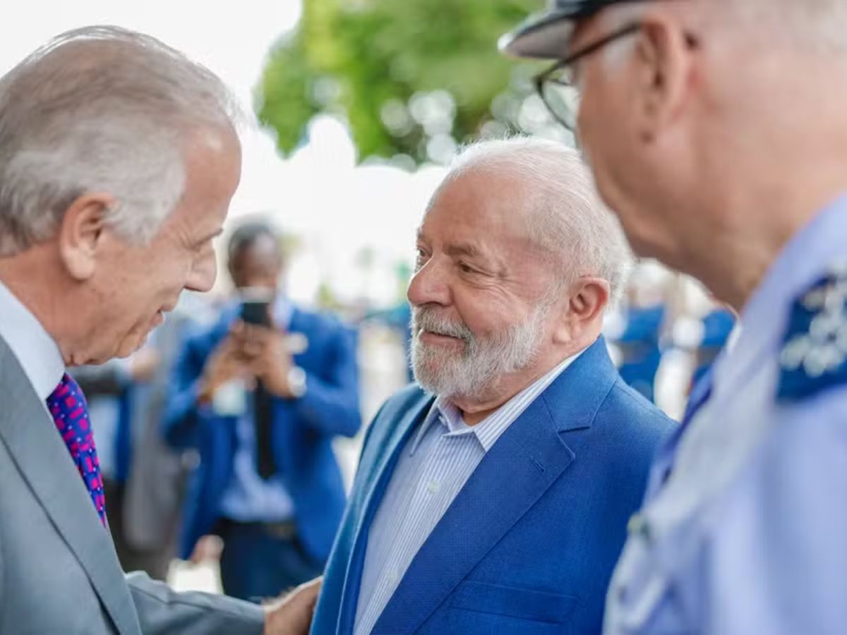 Militares avisam Lula sobre rejeição a Alckmin e sinalizam preferência por diplomata caso Múcio deixe o Ministério da Defesa