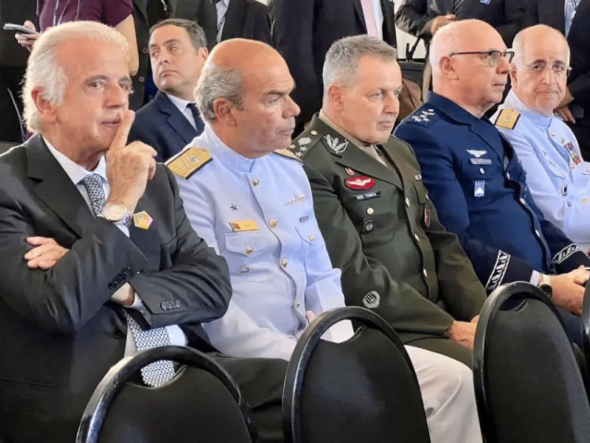 Militares veem comando das Forças Armadas na corda bamba com possível saída de José Múcio do Ministério da Defesa e crise envolvendo chefia da Marinha