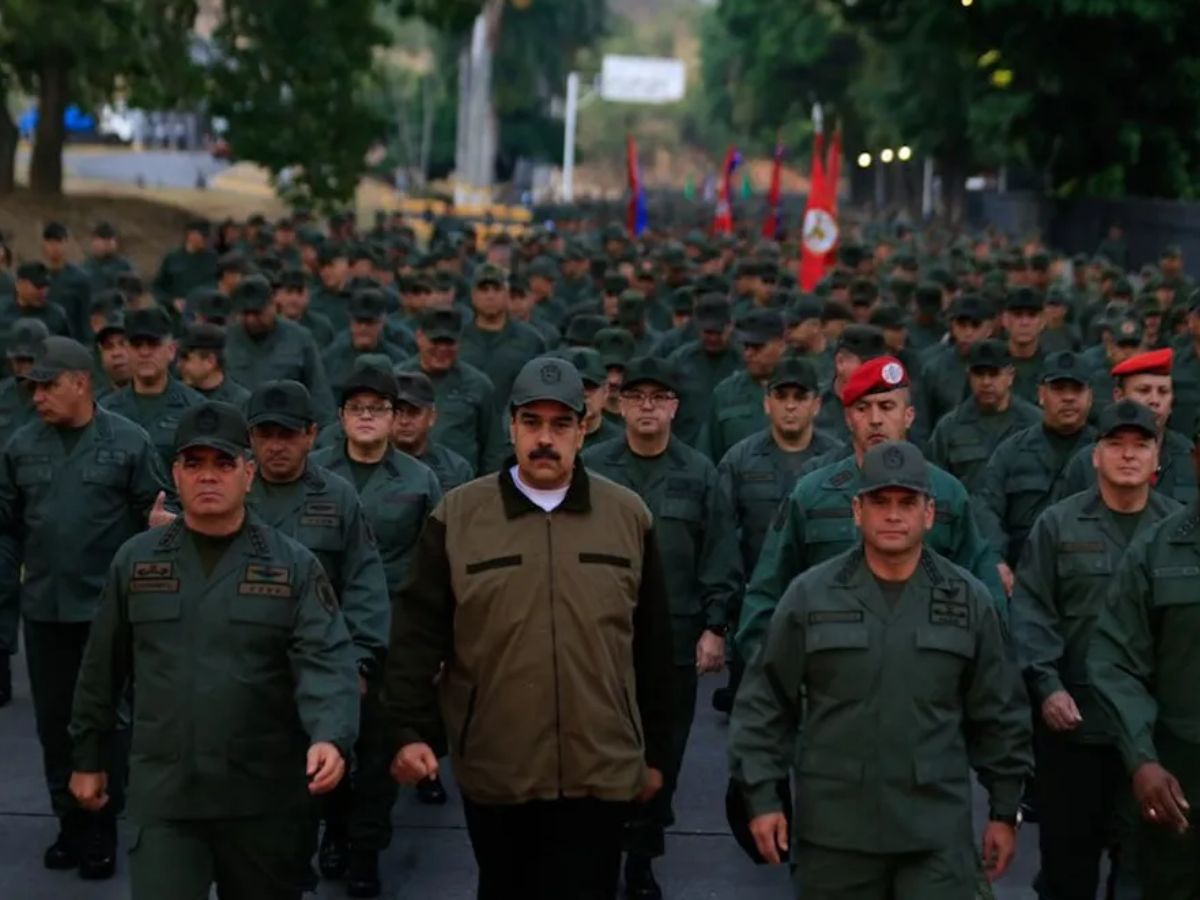 Tensões militares aumentam na América Latina com a possível chegada de Edmundo Gonzales, morte brutal de capitão de Maduro e ameaças contra exército venezuelano