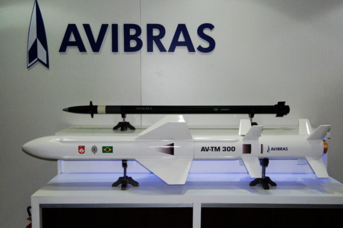 Futuro da indústria de defesa do Brasil em jogo: Avibras enfrenta recuperação judicial e o governo, com o apoio do BNDES, busca garantir a soberania das Forças Armadas
