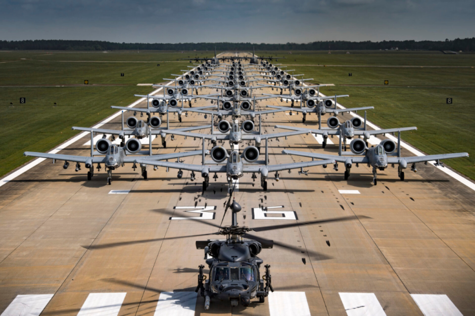 China fortalece bases aéreas e desafia os EUA: Conheça os investimentos estratégicos em abrigos para aeronaves e a ameaça crescente à Força Aérea Americana