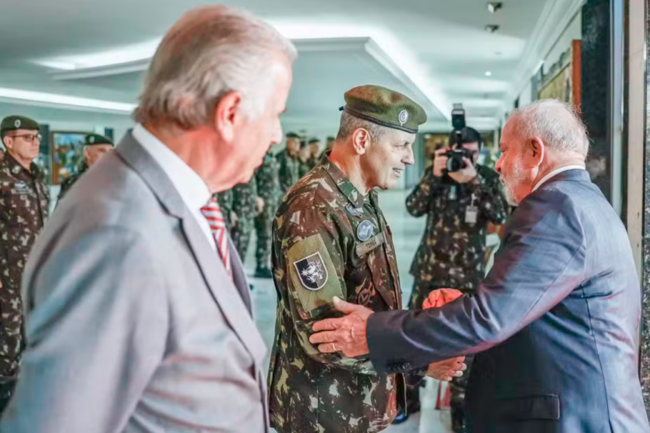 Exército perde influência sob o governo Lula: rompendo com o modelo de Bolsonaro, Lula atrapalha o papel dos generais do Alto Comando no governo federal