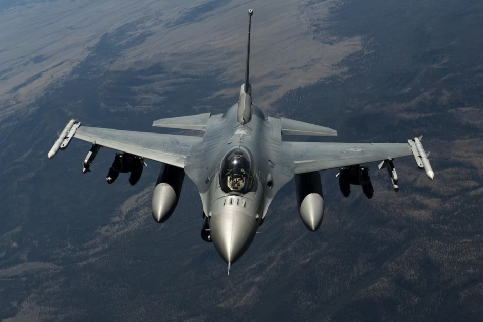 F-16 em ação: piloto ucraniano derruba 6 mísseis em combate histórico, demonstrando a superioridade da Força Aérea ucraniana em um ato de coragem e precisão que está fazendo história