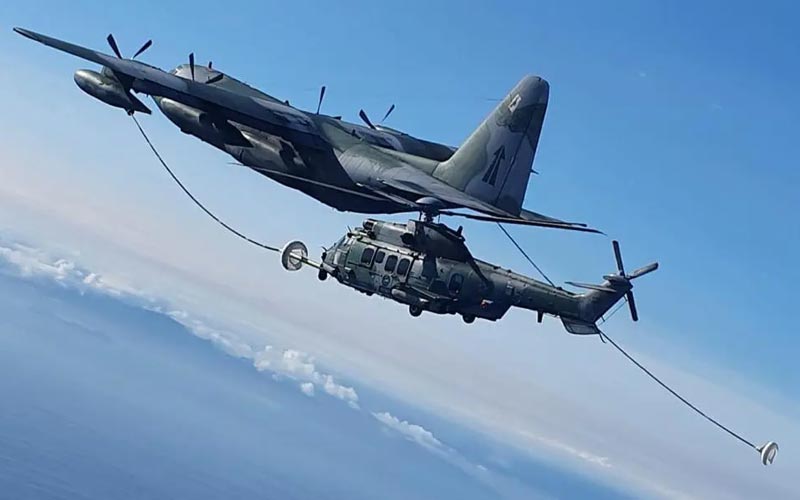Manobra crítica em missões decisivas para estender o alcance da aviação — Privilégio e risco dos militares