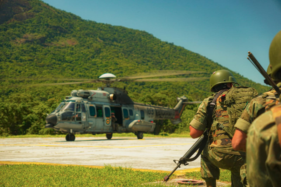 Operação Marambex revela a força da Marinha do Brasil e Fuzileiros Navais: Helicópteros UH-15B destacam-se em exercícios militares que reforçam a defesa estratégica do Brasil