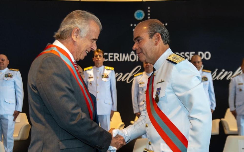 Inoportuno: Comandante da Marinha se dobra reconhece erro