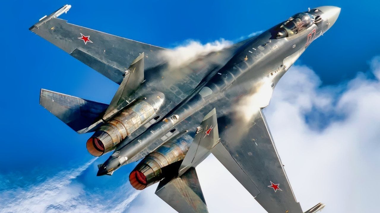 Força Aérea do Irã dá salto histórico com compra de caças russos SU-35: aquisição confirma modernização estratégica e promete mudar o equilíbrio regional