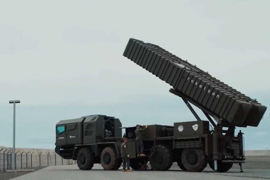 Turquia agora está com o poder nas mãos: o país se torna uma potência impenetrável com o sistema de domo de aço e mísseis de longo alcance capazes de atingir 2.000 km e interceptar futuros alvos a 180 km