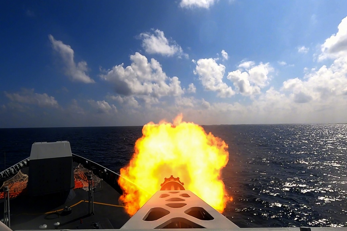 China prova com seu poder “quem domina os oceanos”: o maior treinamento marítimo de fogo real com contratorpedeiros T 052D, demonstrando seu sistema de armas capaz de neutralizar ameaças aéreas como mísseis e caças