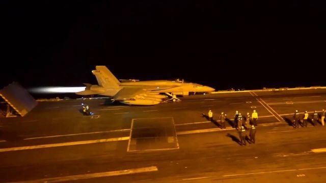 Estados Unidos lança ataque devastador no Iêmen, destruindo radar costeiro e 7 mísseis de cruzeiro em operação militar de precisão para neutralizar ameaças marítimas e proteger rotas estratégicas
