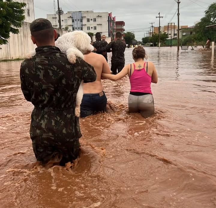 Exército Brasileiro combate as enchentes no Piauí, mas falta de prevenção é o verdadeiro inimigo