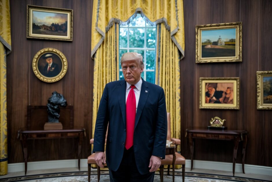 Tensão na imigração: Trump assina ordem para enviar até 30 mil imigrantes ilegais para Guantánamo Bay, prisão militar conhecida por tortura e detenções sem julgamento