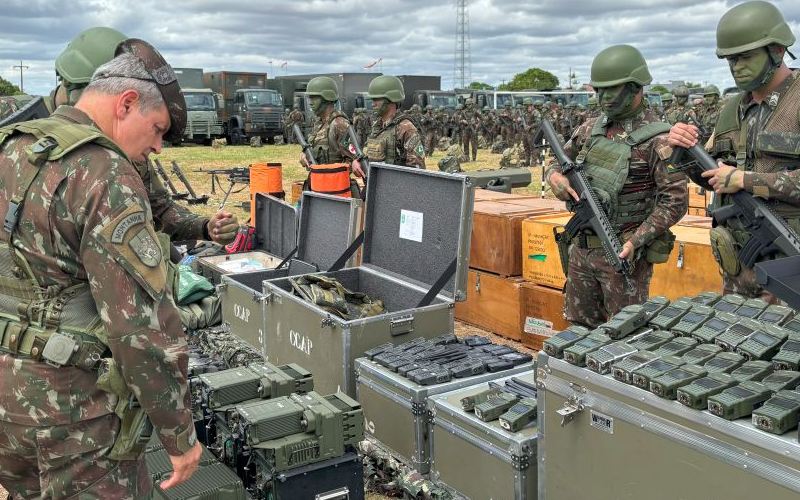 Comandante do Exército visita fronteira com a Venezuela para verificar prontidão de tropas, mísseis anticarro e obras do novo Batalhão Tipo III