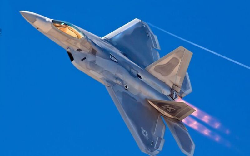 Poderoso caça F-22 Raptor recebe ‘arma secreta’ contra caças stealth chineses: Lockheed ganha US$ 270 milhões para instalar sistema infravermelho