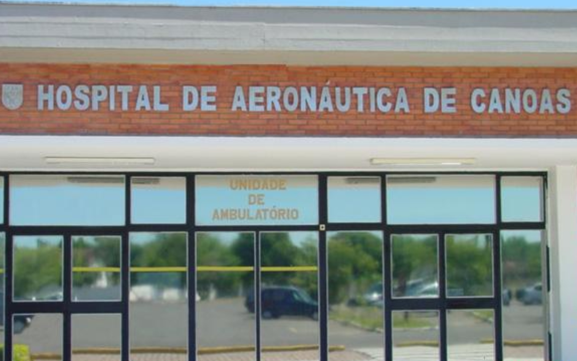 Comandante recebe flores da tropa, é a primeira vez que se registra isso na Aeronáutica