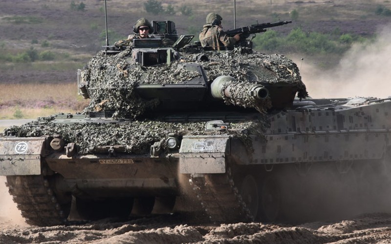 Exército inicia processo para adquirir 65 novos tanques de guerra pesados e 78 blindados de transporte de tropas por R$ 5 bilhões: Itália e Alemanha têm vantagem na disputa