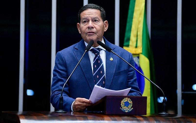 Militares de alta patente vão buscar até a oposição pra tentar derrotar ou amenizar mudanças na previdência enviadas pelo governo para aprovação do Congresso