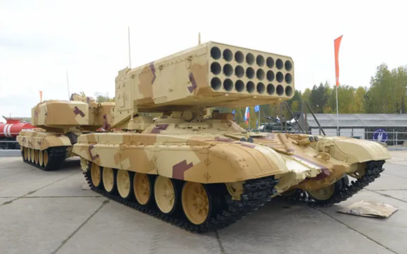 Conheça o poderoso lançador de múltiplos foguetes da Rússia: o TOS-1 revolucionou os conflitos com sua munição termobárica devastadora, mantendo seu status como uma das armas mais letais no campo de batalha