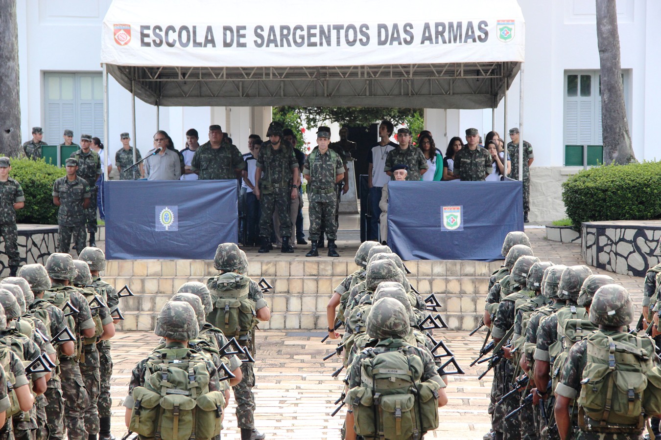 O Sargento faz tudo e nem sempre leva crédito: verdadeiro guerreiro da linha de frente