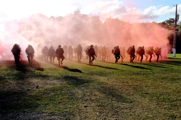 Treinamento de sargentos do Exército Brasileiro. 