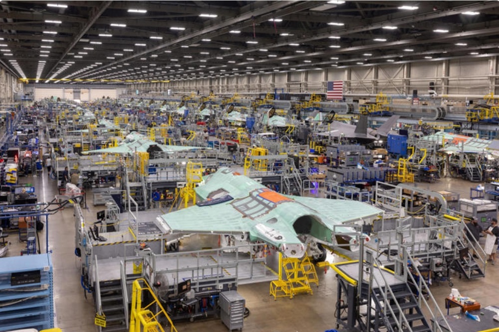 Como a Força Aérea dos EUA fabrica seus caças mais temidos? Conheça a linha de produção do F-35
