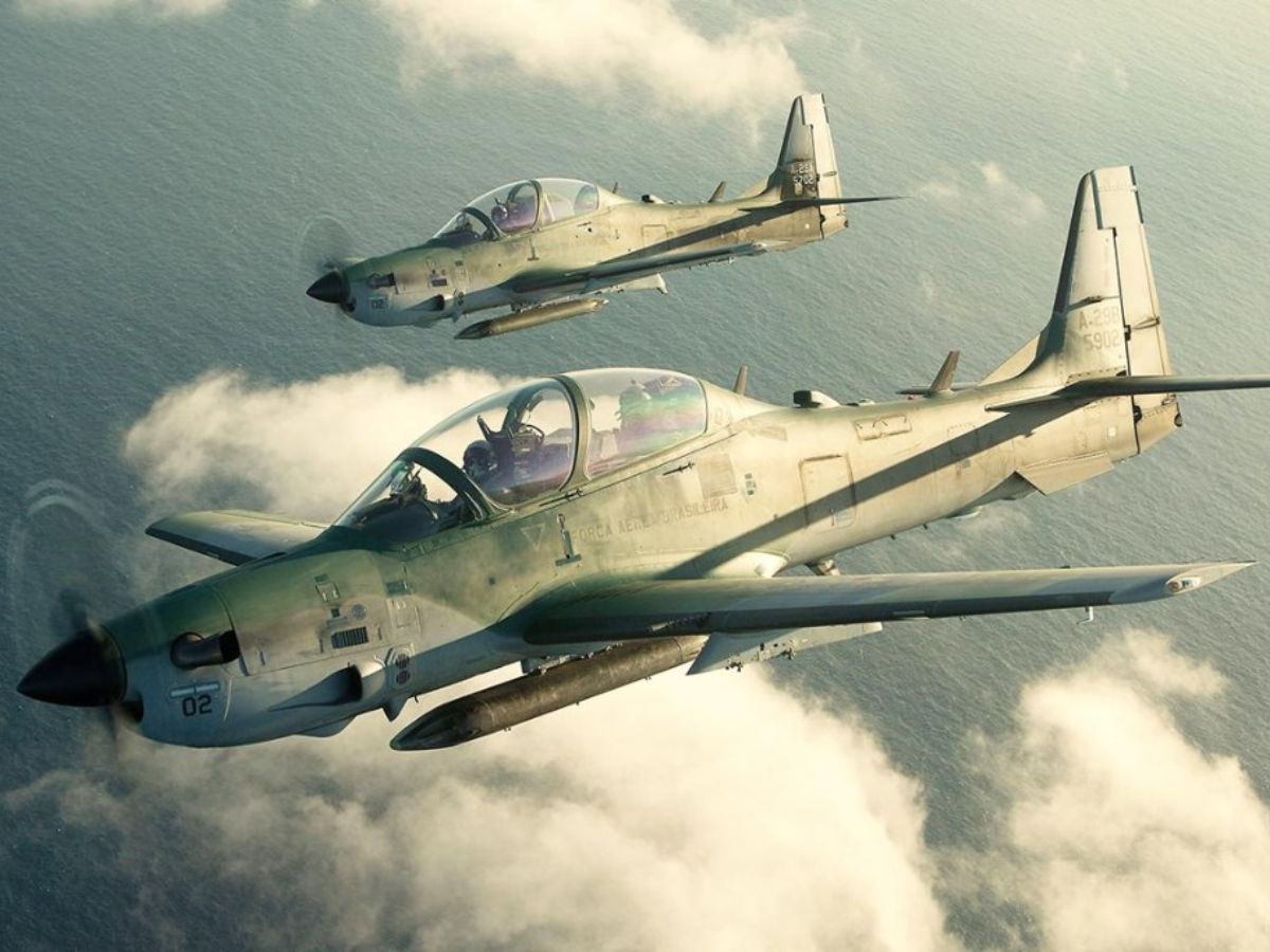 Força Aérea Brasileira intercepta avião clandestino na Amazônia em operação militar estratégica e militares intensificam vigilância nas fronteiras com a Venezuela