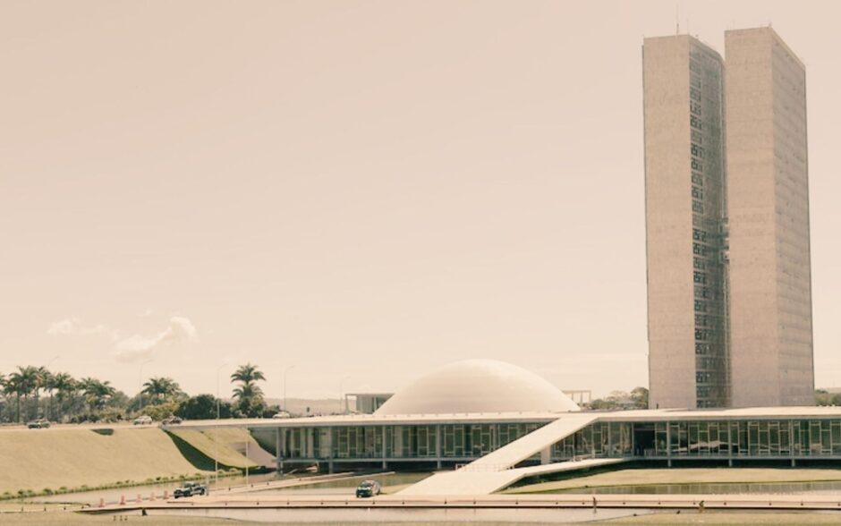Como um Sargento do Exército, eleito deputado federal, foi cassado por um ato institucional: Garcia Filho foi primeiro a propor oficialato para suboficiais da FAB e plano de carreira para sargentos de graduados