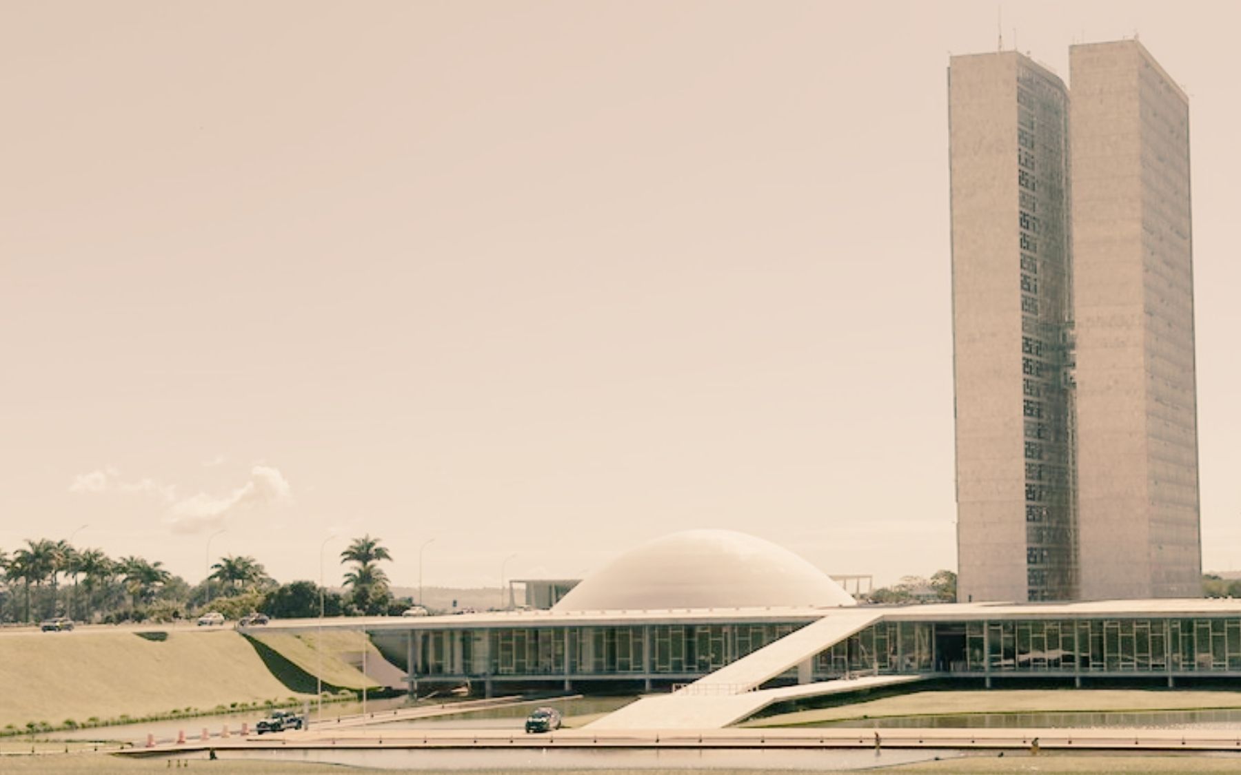 Como um Sargento do Exército, eleito deputado federal, foi cassado por um ato institucional: Garcia Filho foi primeiro a propor oficialato para suboficiais da FAB e plano de carreira para sargentos de graduados