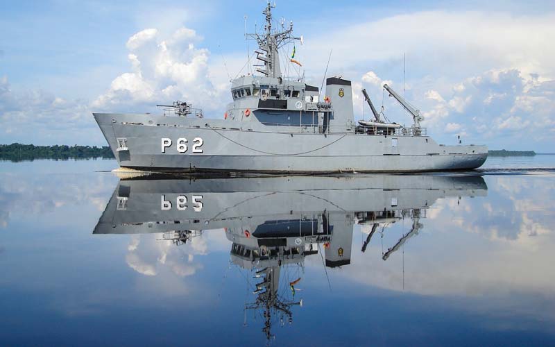Militares contra o crime: enquanto FAB combate o tráfico, Marinha apreende 15 toneladas de pescado